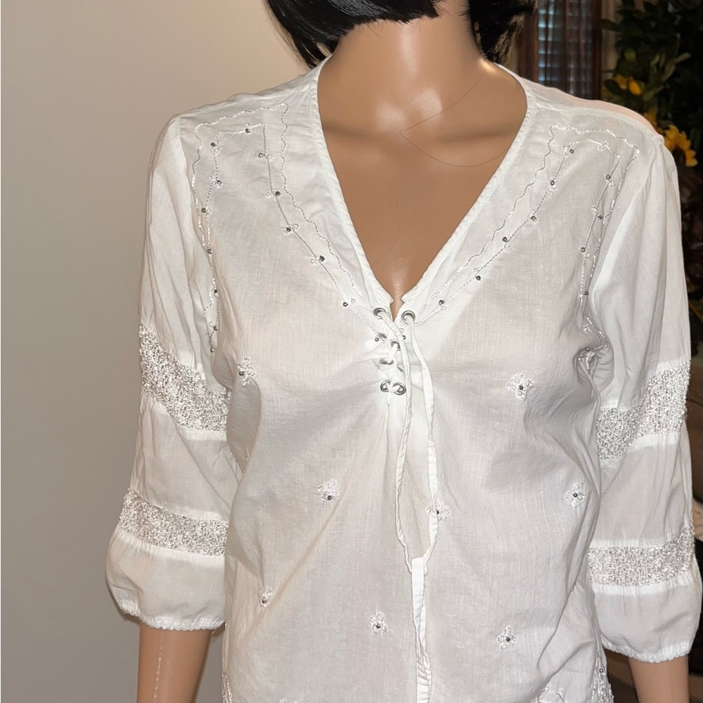 Mlny’s white ladies top with draw string tie and eyelets size XL